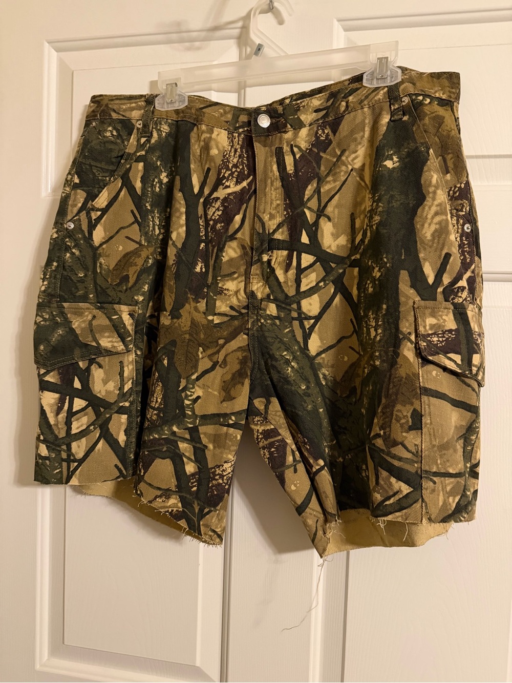 PrettyLittleThing Camo Cargo Shorts in Olive and Brown Sz 16 New With Tags NWT